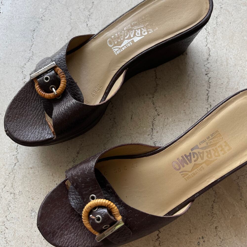 Salvatore Ferragamo Vintage Brown Leather Buckle Wedges Sandals Women's Size 8.5 - Picture 14 of 16